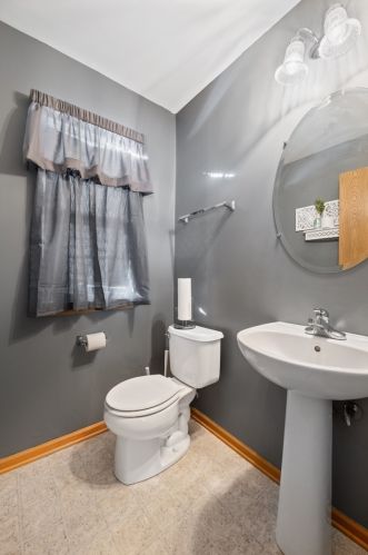 1015 Northside Dr, Joliet IL 60404-9516 exterior