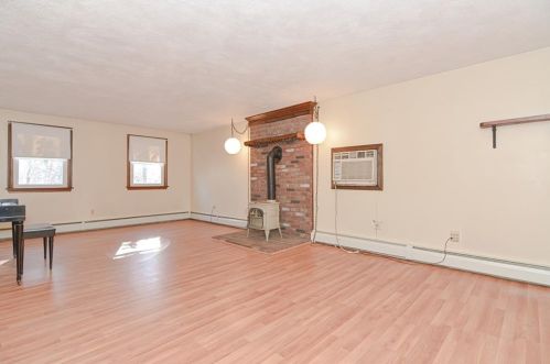 210 Greenhouse Rd, Coventry RI 02827-2101 exterior