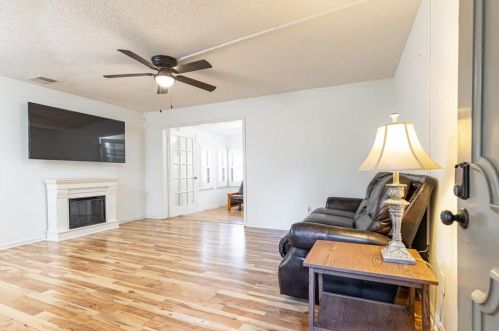 76 De Arc Pl, Atlanta, GA 30327-1013