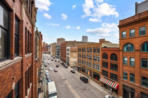 205 Water St, Milwaukee WI  53202-5730 exterior