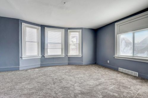 1828 11th St, Milwaukee, WI 53204-3311