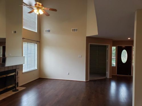 9409 Blue Jay Way, Irving TX  75063-6402 exterior