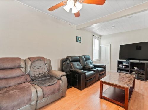 4 Lewis St, Woonsocket RI 02895-1905 exterior