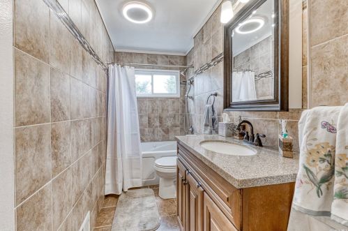 8 Linda Ln, Babylon NY exterior