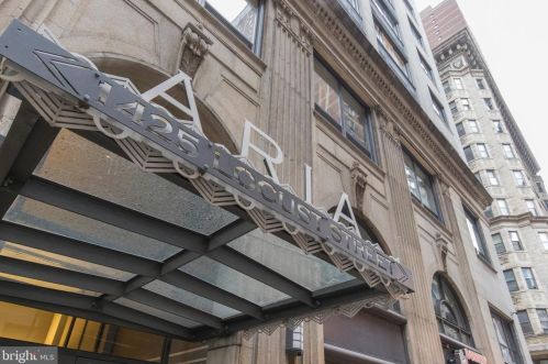 1425 Locust St, Philadelphia PA 19102-3832 exterior