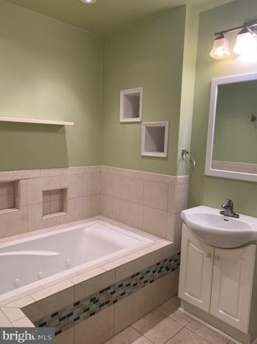 2018 Carpenter St, Philadelphia PA  19146-2617 exterior