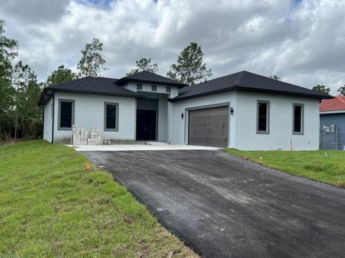 2862 8th Ave, Naples, FL 34117-4993