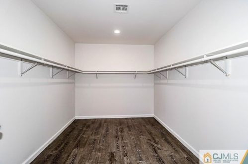 6 Dayton Rd, Edison NJ  08817-4007 exterior