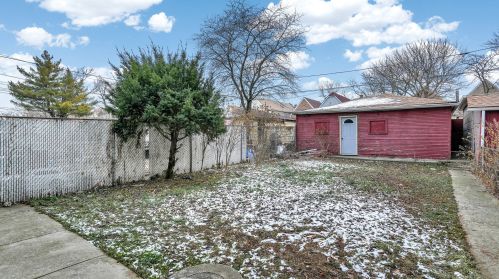 2743 Avers Ave, Chicago IL 60805-1436 exterior