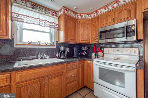 739 Charlotte St, Pottstown PA 19464-5947 exterior