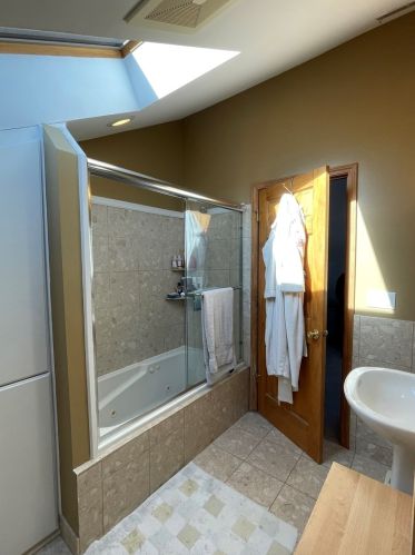 2746 Ashland Ave, Chicago IL 60657-6564 exterior