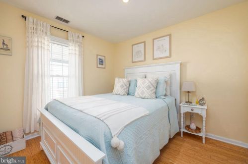 2456 Garnett Dr, Alexandria VA  22311-4908 exterior