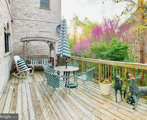 1289 Ballantrae Farm Dr, Mc Lean VA 22101-3027 exterior