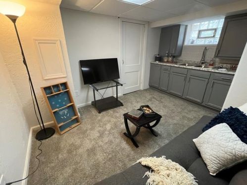 2066 Pioneer Ave, Pittsburgh PA 15226-1345 exterior