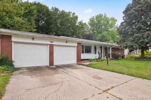 1232 Elmdale St, Grand Rapids, MI 49525-2634