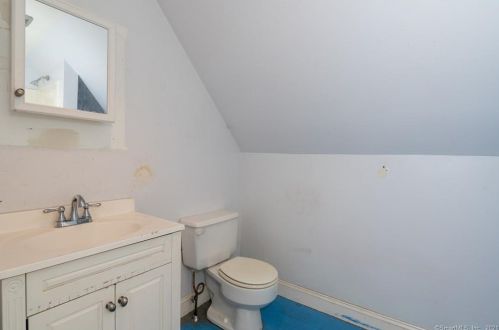 17 Chestnut St, Greenwich CT 06830-5952 exterior