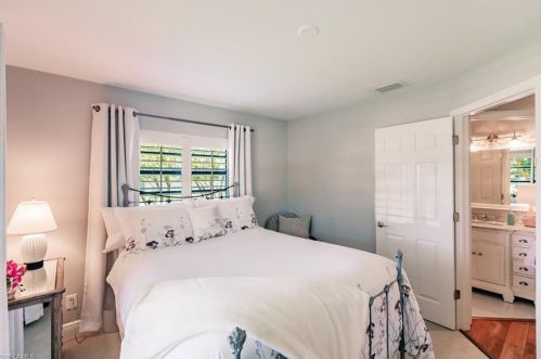 430 Cypress Way, Naples FL 34110-1108 exterior