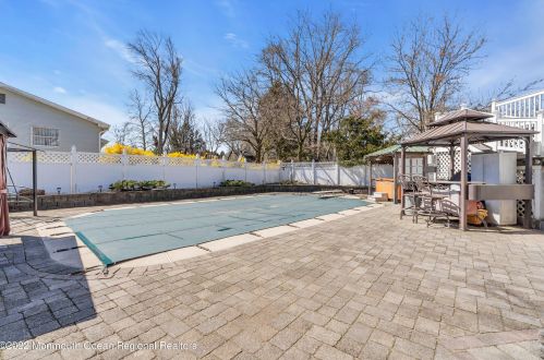 17 Dogwood Dr, Jackson Twp NJ 08527-1342 exterior