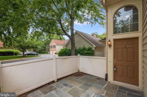 10809 Luxberry Dr, Rockville, MD 20852-5505