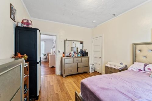 91 Peace St, Providence RI 02907-1550 exterior