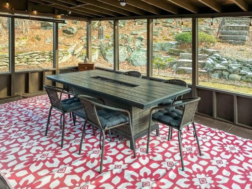 868 Greenville Ave, Providence RI  02919-1324 exterior