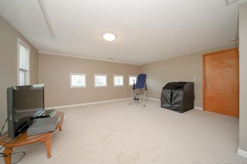 12 Old King St, Enfield CT 06082-5542 exterior