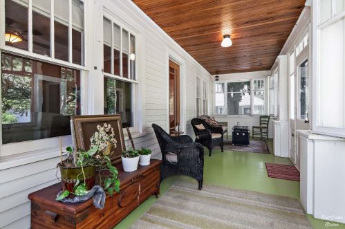 99 Maple St, Bull Valley, IL 60014-5943