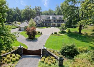 14 Cole Dr, Armonk, NY 10504-3011