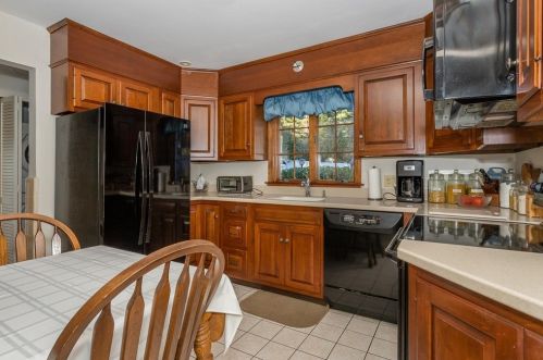 595 Randolph St, Canton MA 02021-1321 exterior