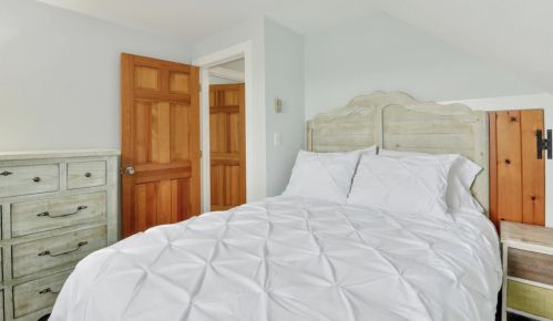 18 Mdw Ln, Nantucket MA 02554-2193 exterior