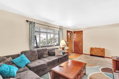 513 Beech Rd, Pittsburgh PA  15239-1809 exterior