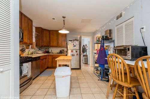 1333 Roscoe St, Chicago IL 60657-6782 exterior