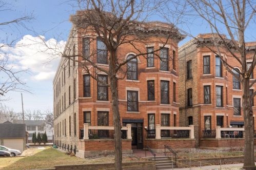 464 Dayton Ave, Saint Paul MN 55102-4572 exterior