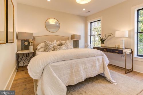 3025 Dent Pl, Washington DC 20007-2916 exterior