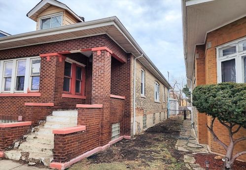 7917 Euclid Ave, Chicago, IL 60617-1056