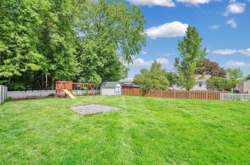 13 Gaylord Rd, Windsor Locks CT 06096-2815 exterior