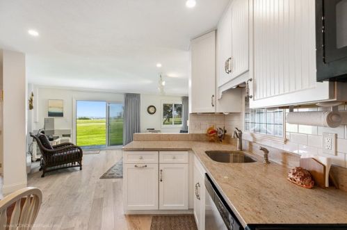 4 Capella, Middletown RI 02840-1587 exterior