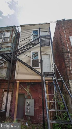 6215 Market St, Philadelphia PA 19139-2923 exterior