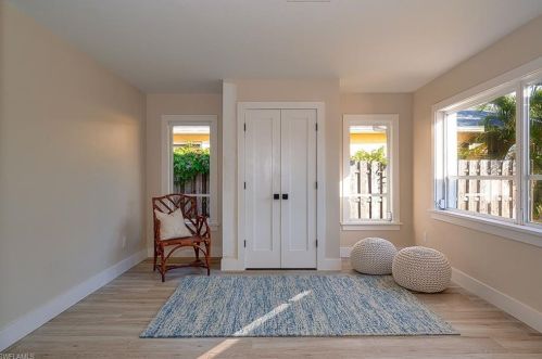 637 109 Ave, Naples FL 34108-1809 exterior