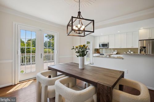 6340 Golf Crse Sq, Alexandria VA 22307-1225 exterior