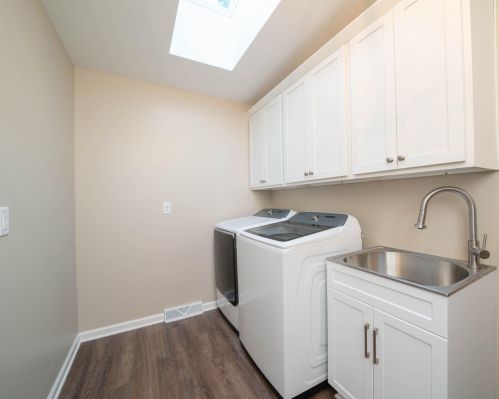 919 Essex Cir, Kalamazoo MI 49008-2349 exterior