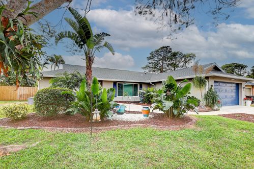 898 Walters Ter, Fort Pierce FL  34983-3987 exterior