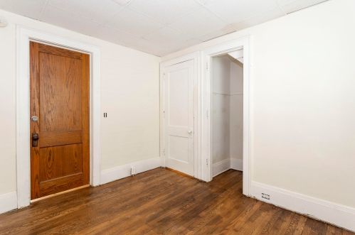 1000 Tamarack Ave, Grand Rapids MI 49504-3038 exterior