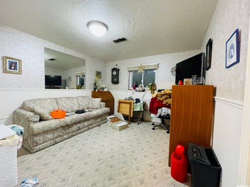 3358 6610, Taylorsville UT 84084-6904 exterior