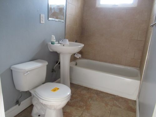 57 Surrey Rd, Springfield MA 01118-1143 exterior