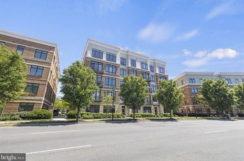 915 Patrick St, Alexandria VA 22314-4071 exterior