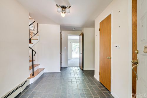 19 Marshall Dr, Edison NJ  08817-2910 exterior