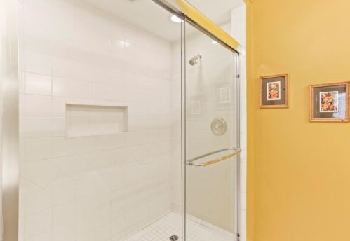 5615 Chemin De Vie, Atlanta GA 30342-2577 exterior