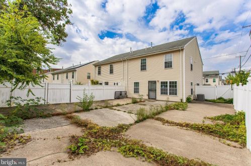 1537 19 St, Philadelphia PA 19121-4120 exterior