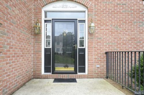 158 Stephens Ln, Mahwah, NJ 07430-3862